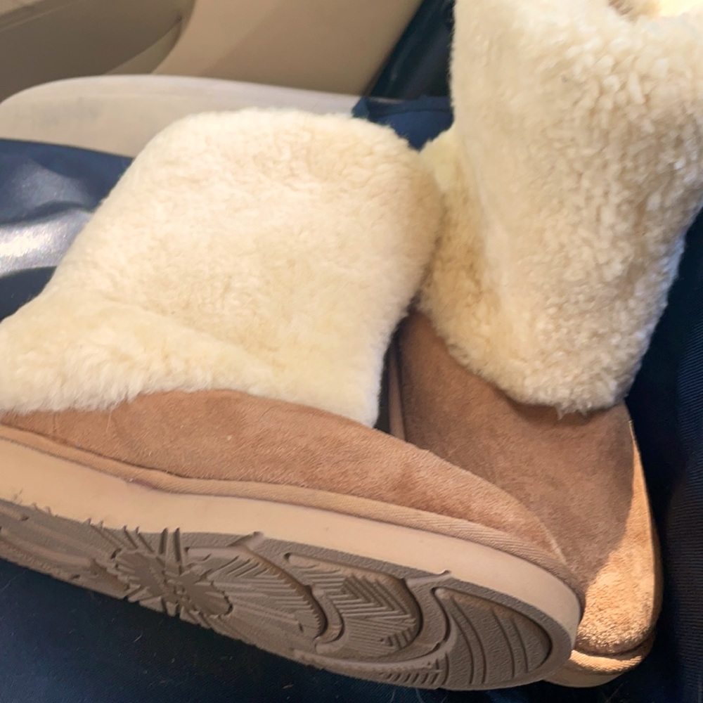 UGG boots Size 7 Never worn